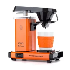 Moccamaster Cup One a Technivormtól narancssárga színben, műanyagból készült, otthoni kávéfőzésre alkalmas.