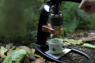 Wéi garantéiert de korrekten Drock an der Flair Kaffismaschinn?