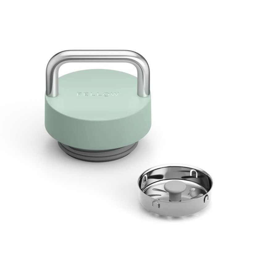 Gobelet de voyage pratique Fellow Carter Carry au design menthe avec une poignée en acier inoxydable.