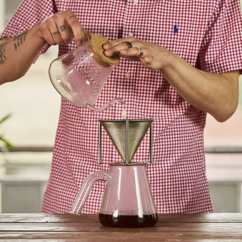 Stainless steel E&B LAB dripper for durability and long service life.