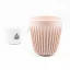 Gobelet beige Huskee Natural avec une tasse de café
