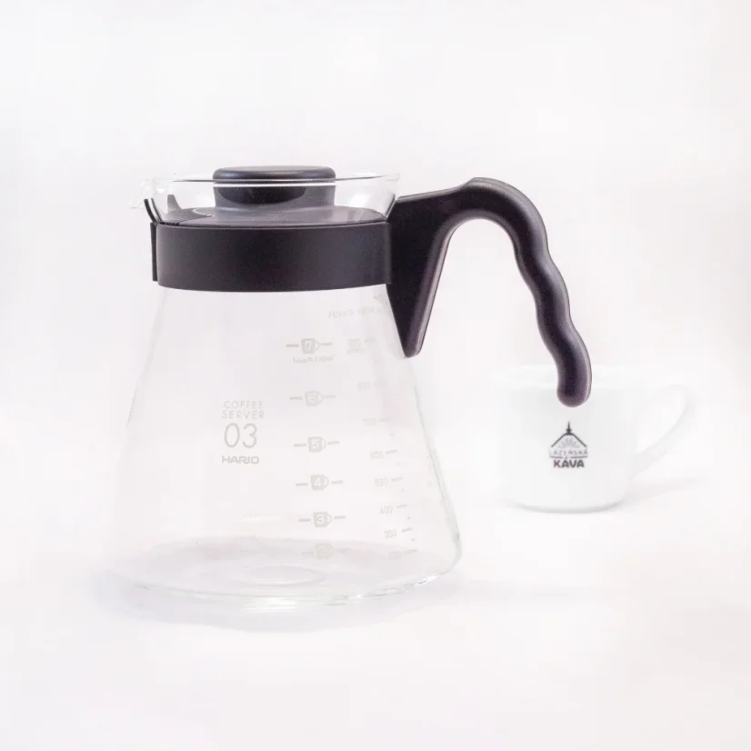 Sklenená kanvica na kávu Hario V60-03 s objemom 1000 ml, ideálna pre prípravu filtrovanej kávy.