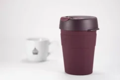 Wine red KeepCup with a capacity of 340 ml