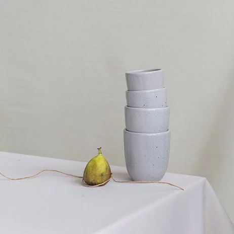 Šálka na caffe latté Aoomi Haze Mug 02 s objemom 330 ml v štýlovom dizajne.
