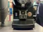 Čierny espressový mlynček Nuova Simonelli GX85 s ľahko ovládateľným displejom.