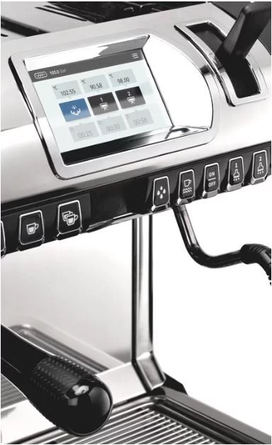 Machine à café professionnelle à levier noire Nuova Simonelli Aurelia Wave 2GR Digit avec une capacité quotidienne jusqu'à 250 cafés.