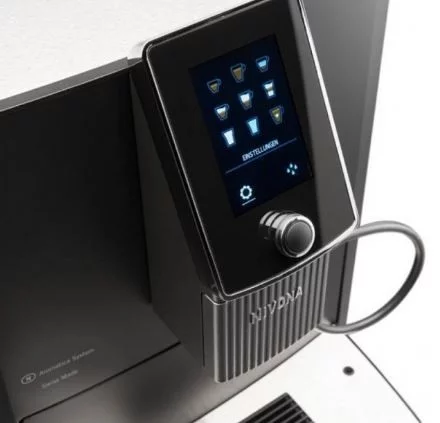 Kaffeemaschine Nivona NICR 1030, Automat für den Hausgebrauch mit der Funktion, gleichzeitig Kaffee mit Milch auszugeben.
