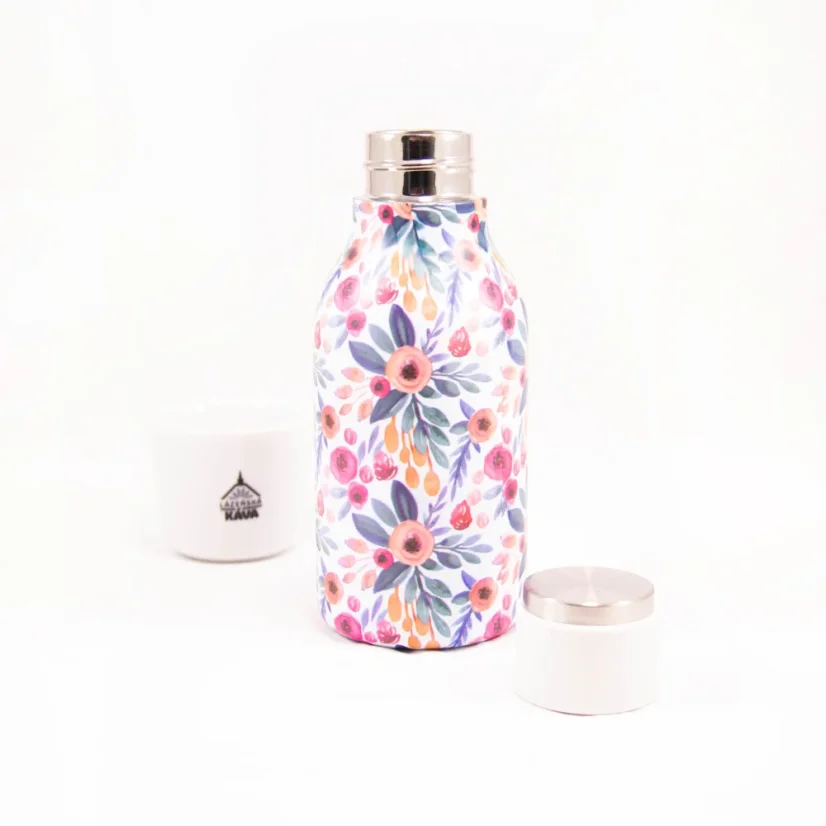 Fehér Asobu Urban Water Bottle Floral termobögre 460 ml űrtartalommal, virágmintával.