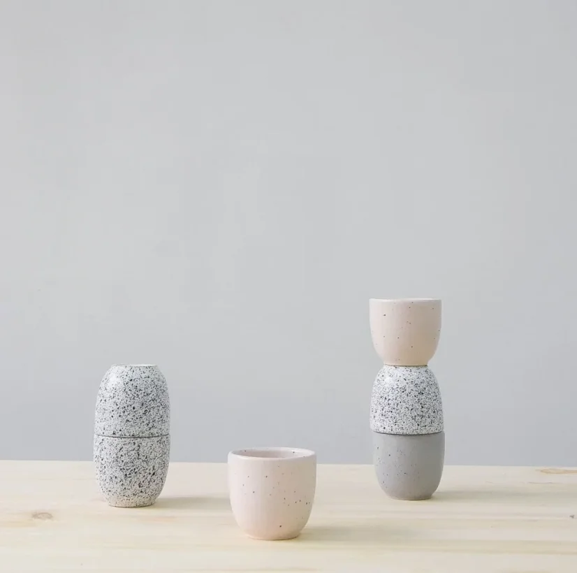 Tasse Aoomi Haze Mug 04 d'une capacité de 80 ml, fabriquée en céramique de qualité.