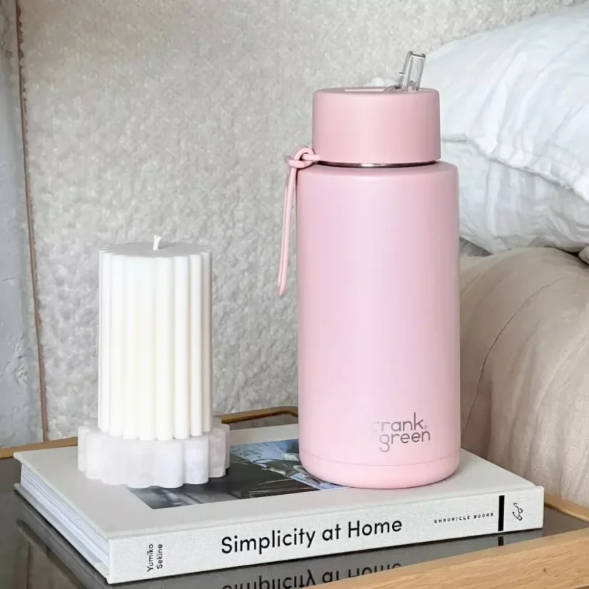 Termohrnček Frank Green Ceramic Blushed Straw Lid s objemom 1000 ml, ružová farba, vyrobený bez BPA.