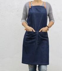 Baristische Schürze in Jeansblau mit Taschen, Frontansicht