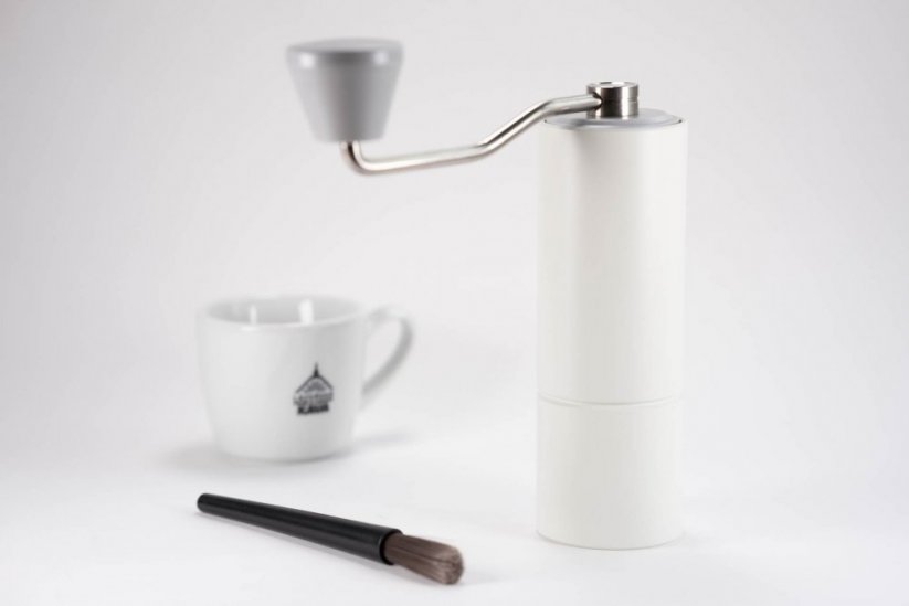 Manuálny mlynček na kávu Timemore C2 s 20g násypkou.