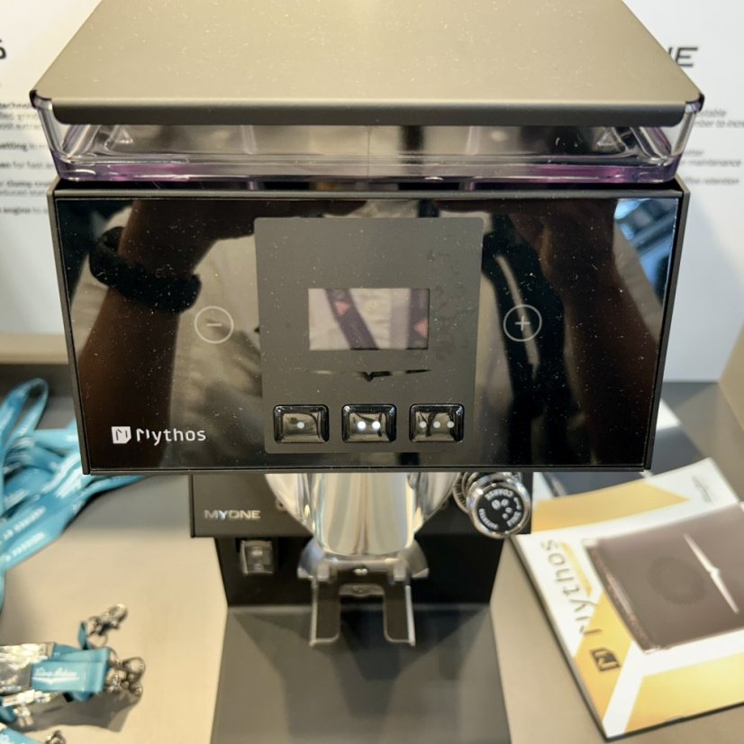 Eleganter elektrischer Espressomühle Victoria Arduino Mythos MYONE in Schwarz ist die ideale Wahl für Kaffeeliebhaber.