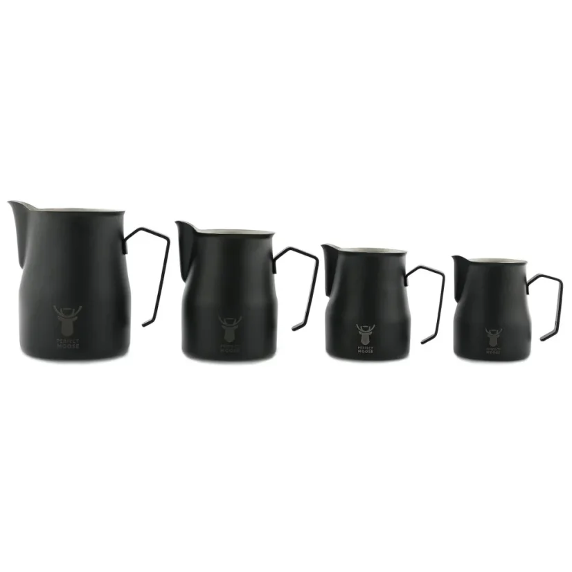 Porovnanie všetkých dostupných veľkostí čiernych kanvičiek Perfect Moose.