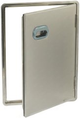 Dier aus Inox mat enger ovaler agelooster Klinke an enger Rahmen mat Scharnéieren op der lénker Säit. Dier aus Inox mat enger ovaler agelooster Klinke an enger Rahmen mat Scharnéieren op der lénker Säit.
