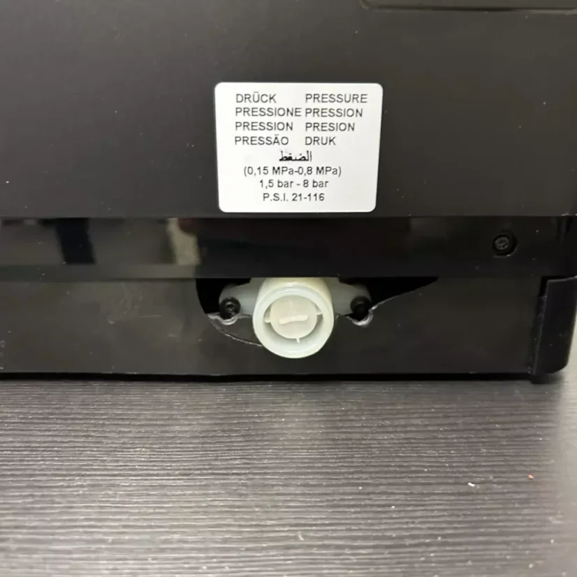 Saeco Magic B2+ na nádržku, bez priameho napojenia na vodu