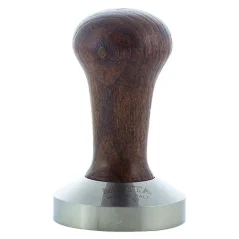 Tamper manual de café marrón de 57 mm de diámetro, fabricado en acero inoxidable.