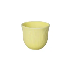 Kaffeetasse von Loveramics Brewers in Sandfarbe mit Reliefmuster, aus Porzellan gefertigt, Fassungsvermögen 80 ml.