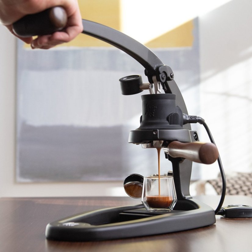 Domáci pákový kávovar Flair 58+ od značky Flair Espresso, určený na prípravu espressa.