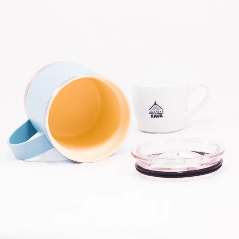 Blauer Thermobecher Asobu Ultimate Coffee Mug mit einem Volumen von 360 ml, ideal für Reisen.