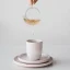 Tasse en céramique pour caffe latté Aoomi Dust Mug 02 d'une capacité de 330 ml au design élégant. Tasse en céramique pour caffe latté Aoomi Dust Mug 02 d'une capacité de 330 ml au design élégant.
