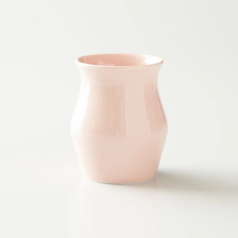 Érzéki csésze rózsaszín porcelánból.
