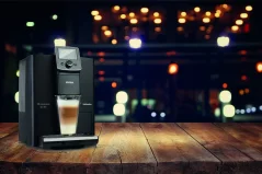 Machine à café automatique domestique Nivona NICR 820 avec écran intégré.