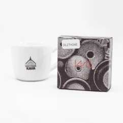 IMS cesta en una caja original rosa-gris sobre un fondo blanco con una taza de café; Portafilteri.