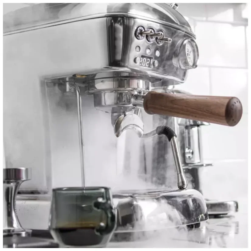Ascaso Dream ONE coffee machine in a shiny aluminium design, perfect for making espresso in the comfort of your home.