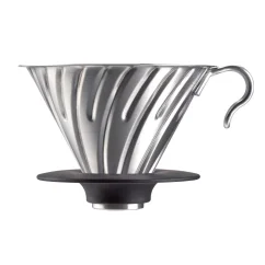 Dripper de acero inoxidable para preparar café filtrado.