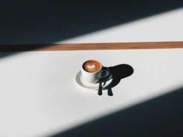 9 Fakten iwwer Kaffi an Ärem Kaffi an Téi