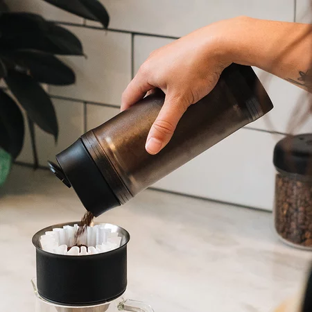 Edelstahlsieb für Kaffee Fellow Shimmy Coffee Sieve verbessert die Qualität Ihres gemahlenen Kaffees durch Entfernen feiner Partikel.