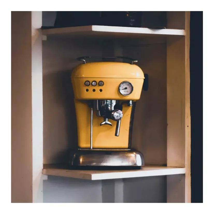 Heim-Espressomaschine Ascaso Dream ONE in der Farbe Sun Yellow mit einem Edelstahlboiler.