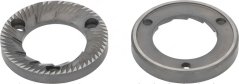 Set vun zwee Muelstengen – eng Metallscheif mat spiralfërmeger Verzahnung an e Réng mat bannenzeger Verzahnung, mat Montagelächer.