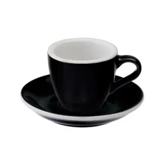Czarny porcelanowy kubek do espresso z podstawką Loveramics Egg o pojemności 80 ml, wykonany z wysokiej jakości porcelany.