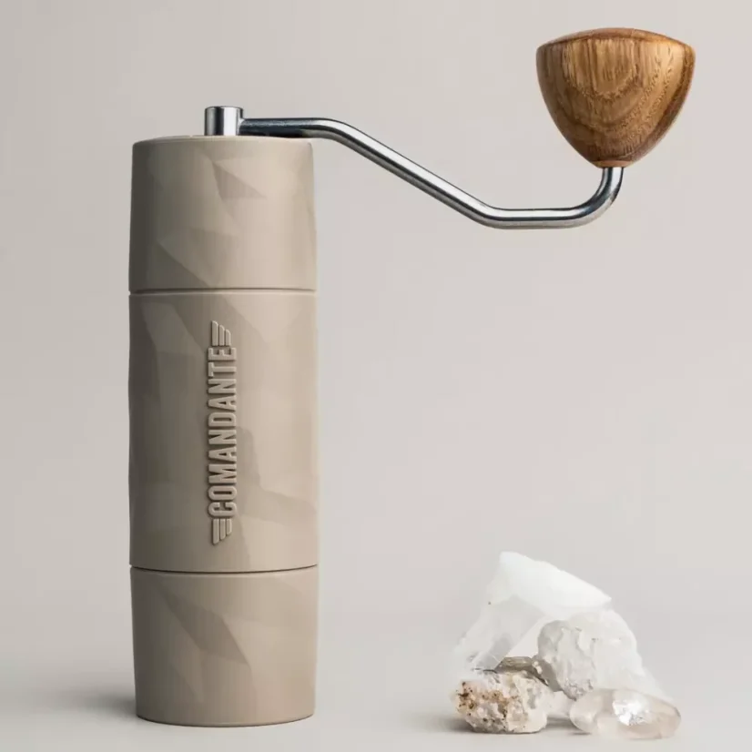 Manual coffee grinder Comandante X25 Trailmaster with 39 mm grinding stones, perfect for preparing perfectly ground coffee.