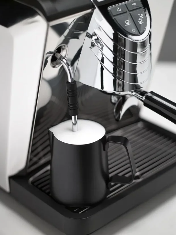Kávovar Nuova Simonelli Oscar II AD, určený na prípravu espressa, vhodný do domácnosti.