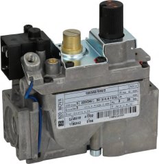 Elektreschen Gasventil Nova mat enger schwaarzer Klemmebox, engem Messingstëft an engem dréibare Bedéngungsknäppchen.