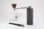 Timemore Nano Mühle mit Bürste und einer Tasse Kaffee