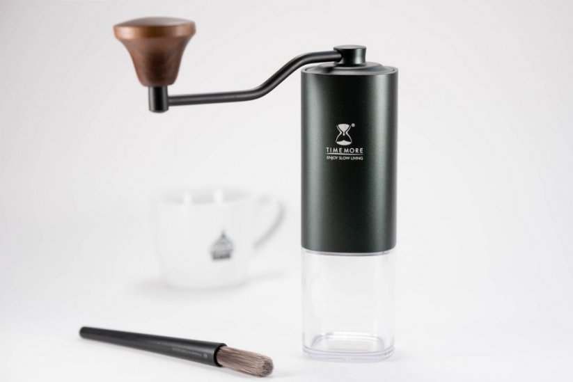 The Timemore Chestnut G1 manual coffee grinder ensures easy and consistent grinding of coffee.
