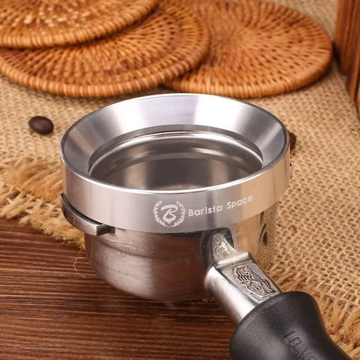 Doseur distributeur Barista Space en argent de 51 mm de diamètre, idéal pour une préparation précise de l'espresso.