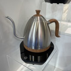 Bollitore elettrico Brewista Artisan Gooseneck da 1,0 l in finitura argento con timer integrato, ideale per la misurazione precisa del tempo durante la preparazione del caffè.