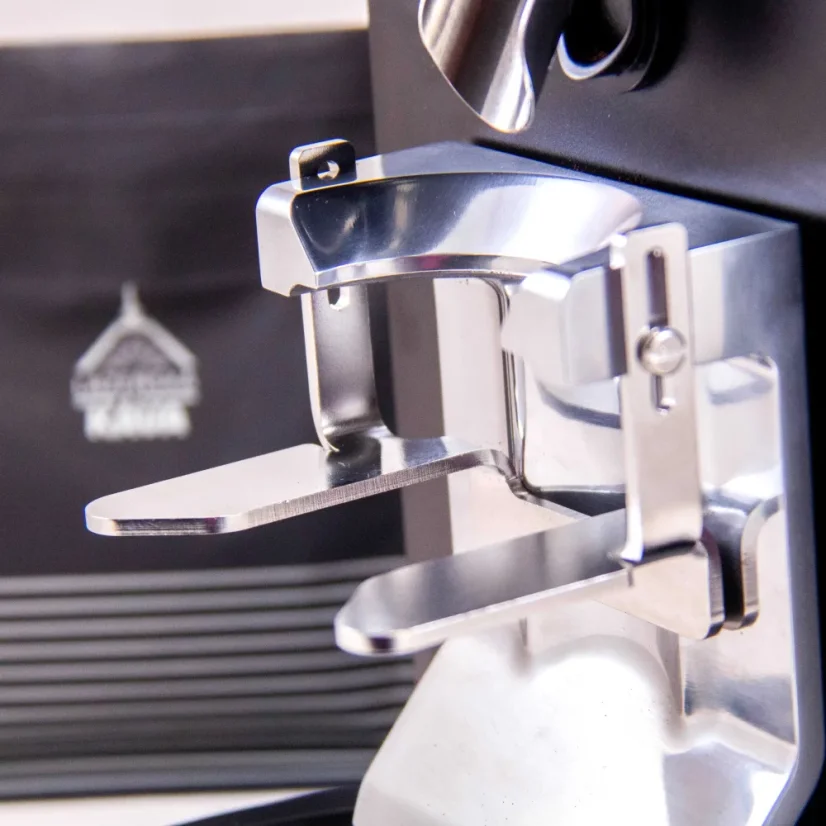 Espressový mlynček na kávu Mahlkönig E65S GbW vyrobený z nehrdzavejúcej ocele zaručuje odolnosť a dlhodobý výkon.
