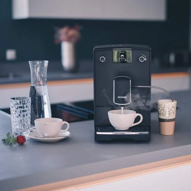 Máquina de café automática Nivona 690 CafeRomantica