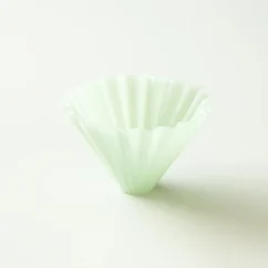Plastic dripper Origami Air in size M. Matte green finish. Plastic dripper Origami Air in size M. Matte green finish.