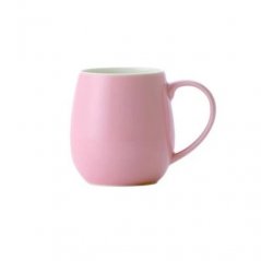 Taza de porcelana Origami Aroma Barrel Cup con un volumen de 320 ml en color rosa.