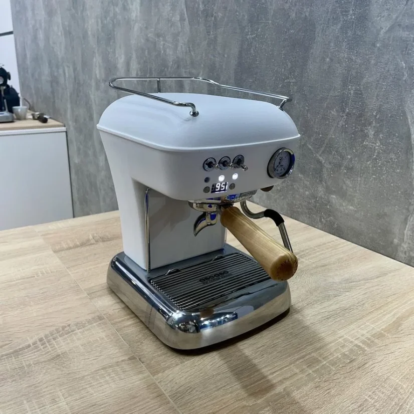 Namų espresso kavos aparatas Ascaso Dream PID Cloud White spalvos su 1100 W galia.