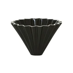 Origami dripper S čierny na filtrovanie kávy.