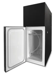 Schwarzer Kühlschrank zur Milchkühlung.