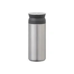 Gourde thermique Kinto grise de 500 ml sur fond blanc Gourde thermique Kinto grise de 500 ml sur fond blanc